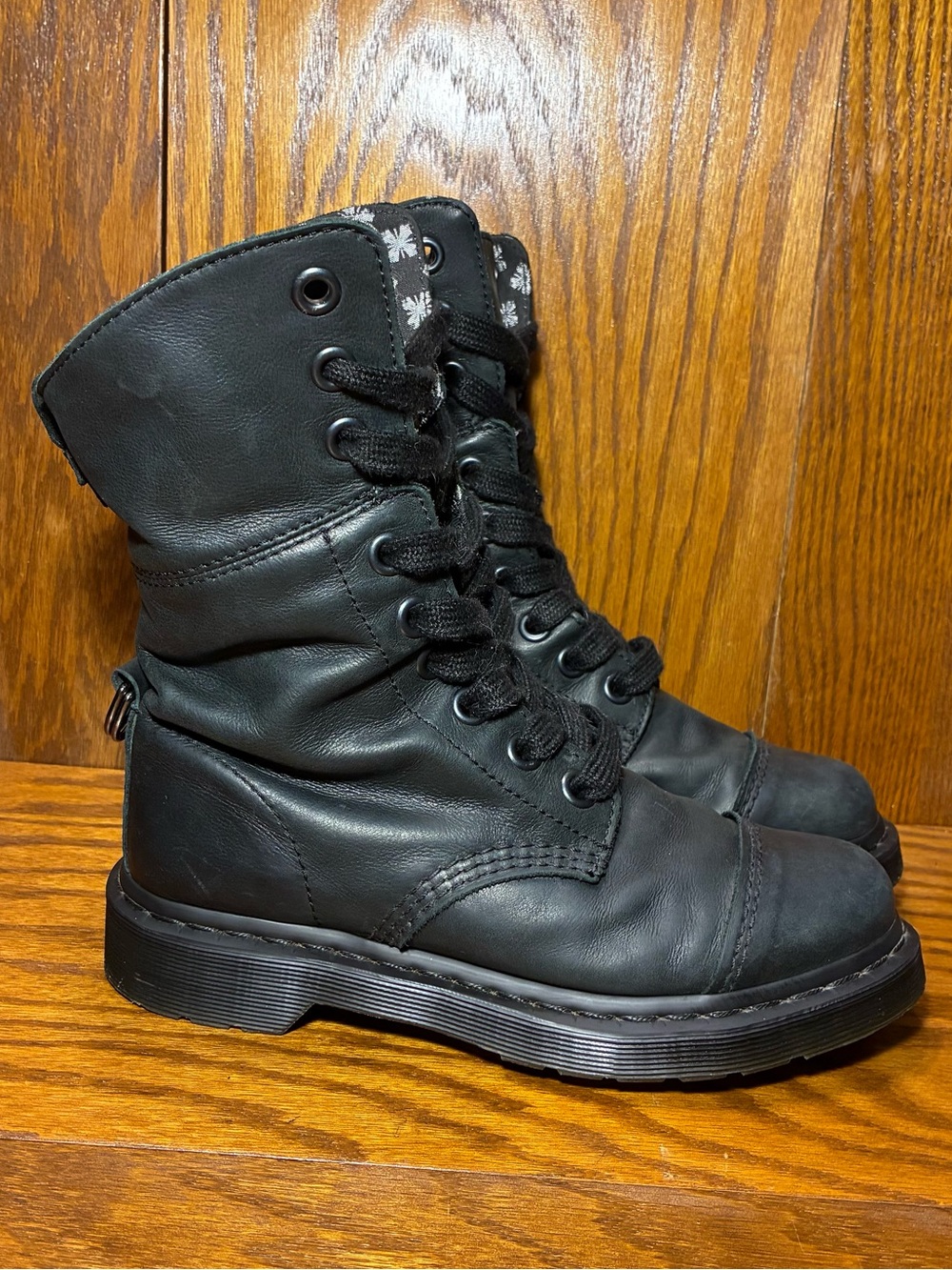 Dr. Martens Aimilita Floral Fold Down Cuff Black Leather Combat Boots Sz 7 - Picture 8 of 14